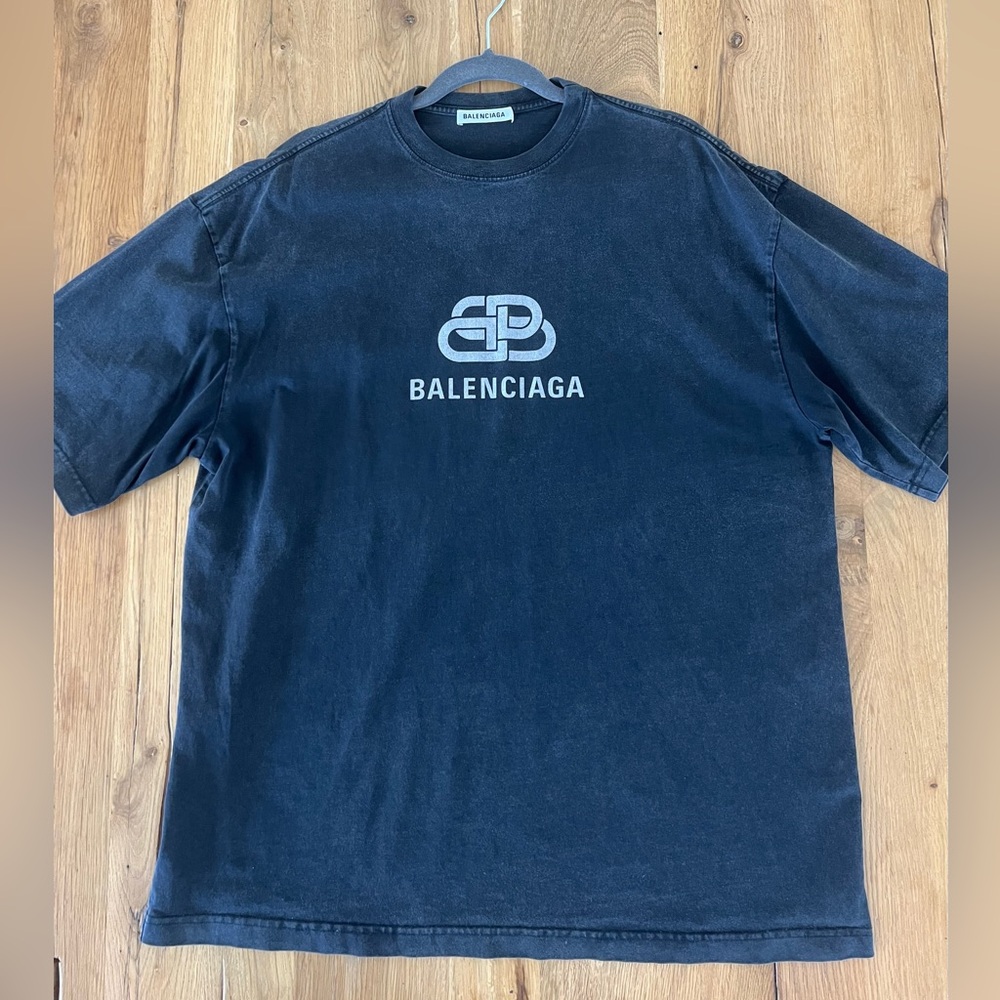 Balanciaga tee Medium Like New